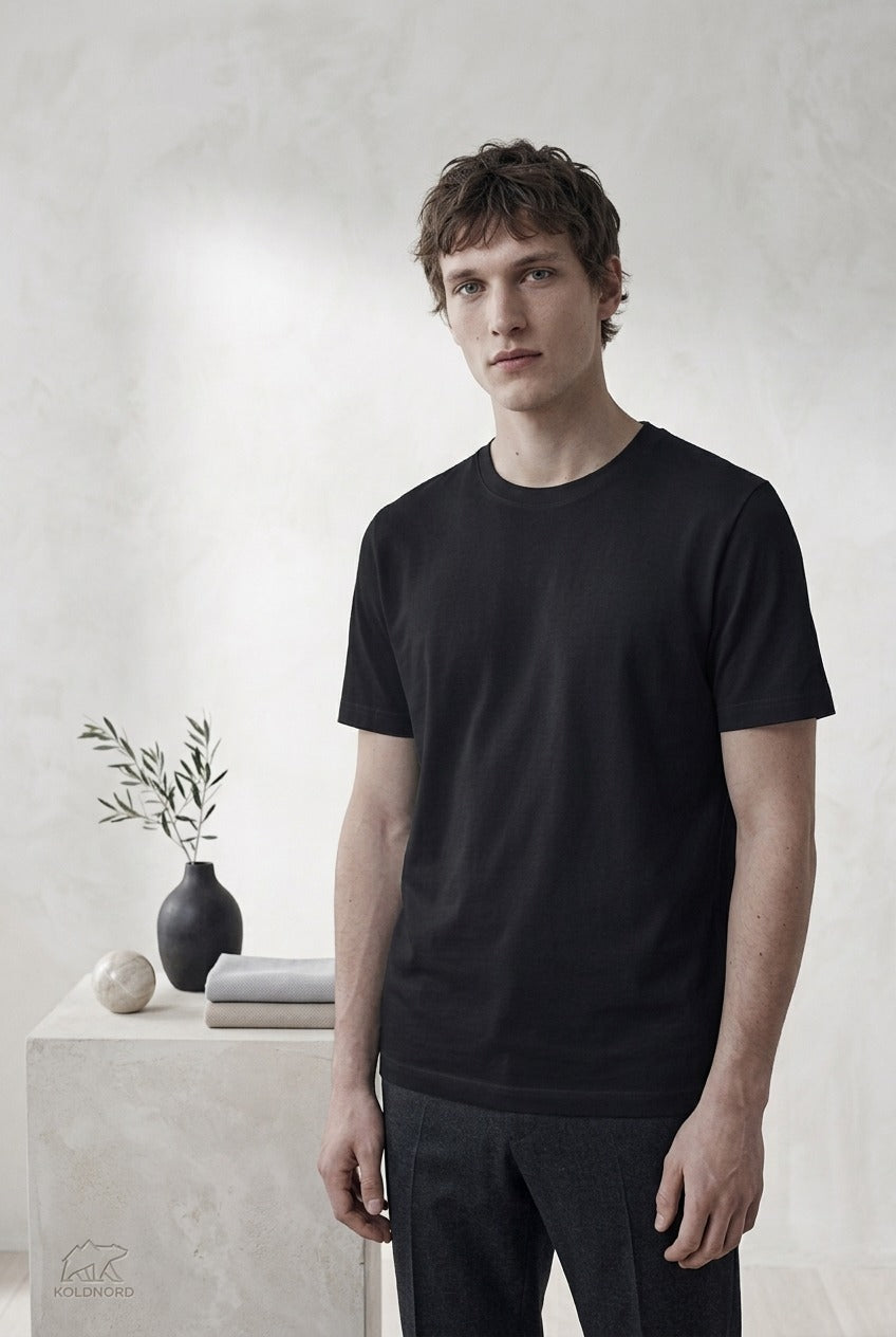 The Heavyweight Tee in black