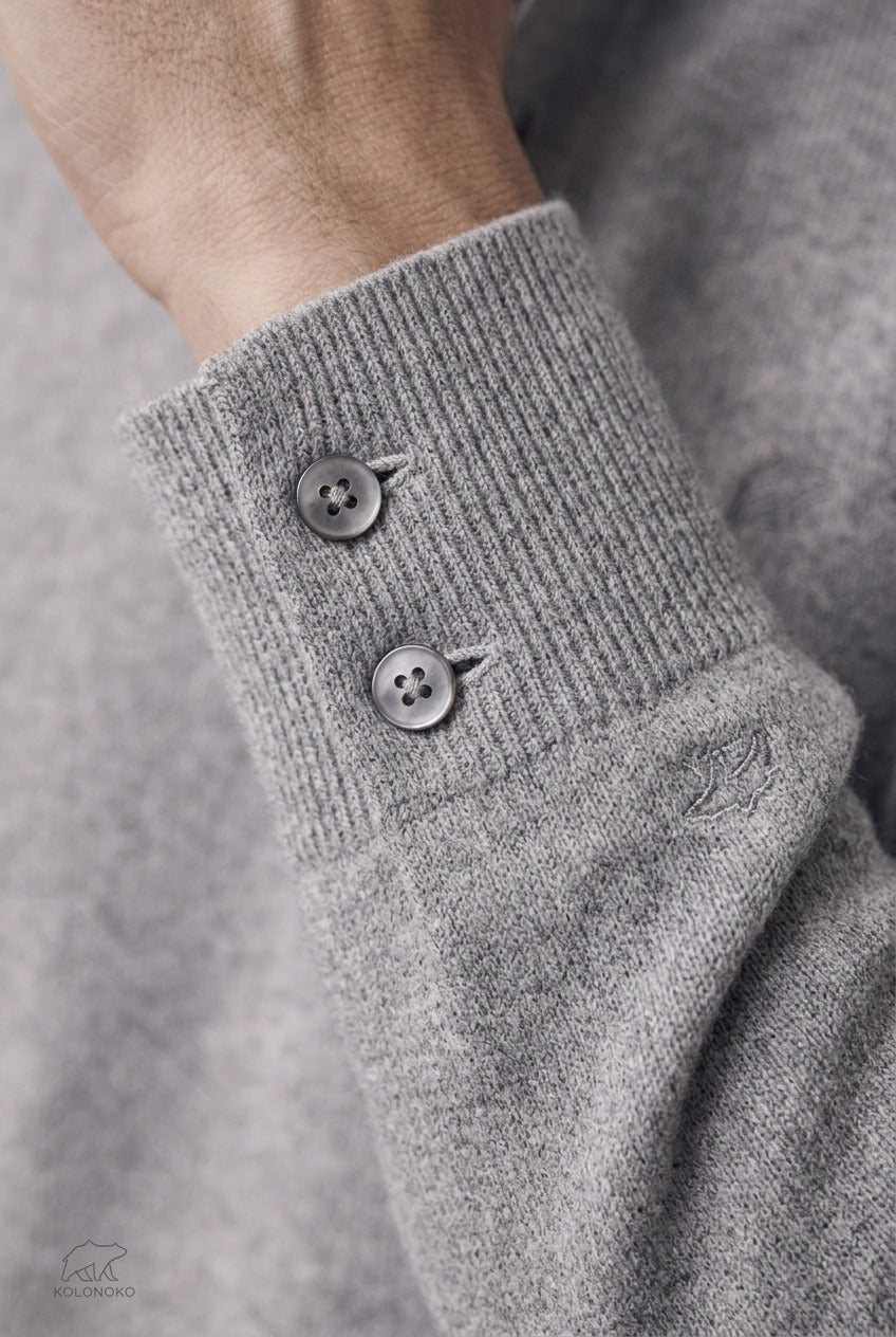 Ribbed cuff with two buttons on The Merino Polo